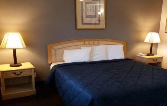 Casa Linda Motel - 1 King Bed Guest Room