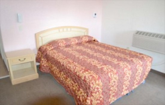 Casa Linda Motel - 1 Queen Bed Guest Room